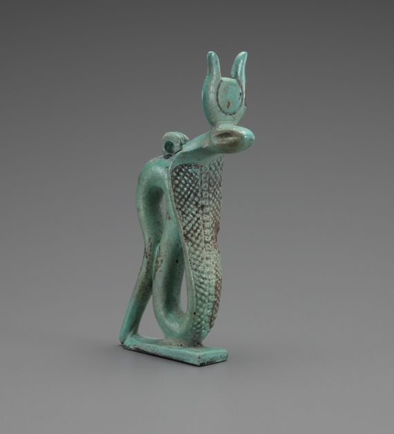 Amulette en forme de cobra portant la couronne hathorique