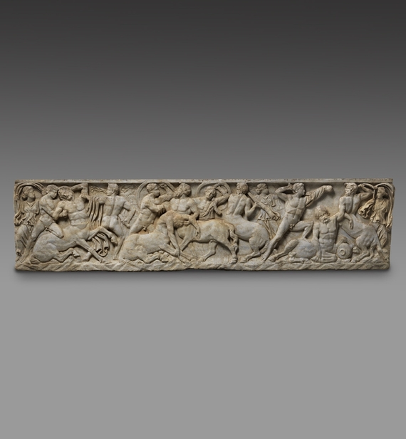 Panneau de sarcophage représentant la bataille des Lapithes contre les Centaures