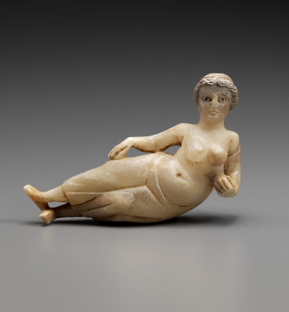 Statuette de femme à demi-couchée (la grande déesse babylonienne ?)