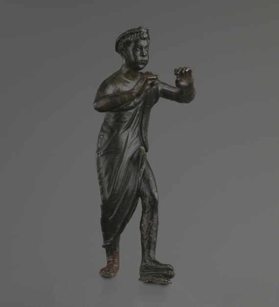 Statuette d'aulète équipé d'un scabellum