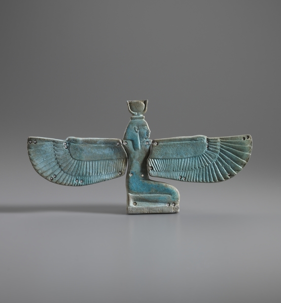 Amulette de la déesse Isis aux ailes déployées