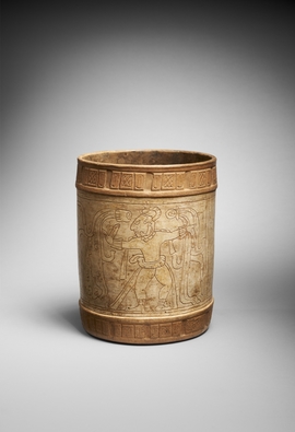 Vase codex orné d'une scène rituelle incisée et de pseudo-glyphes en relief