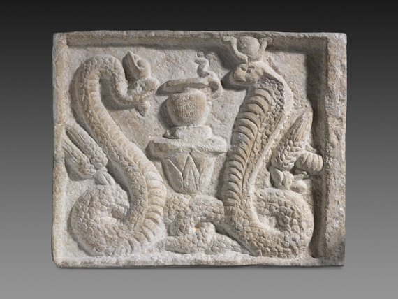 Relief du dieu Sérapis Agathos Daimon et de la déesse Isis Agathé-Tyché
