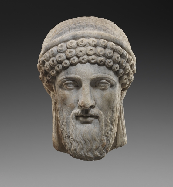 Tête archaïsante de Dionysos Pôgon appartenant à un pilier biface