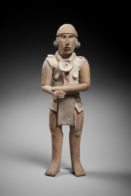 Statue d'homme portant des scarifications
