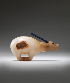 Vase zoomorphe en forme d'oryx attaché